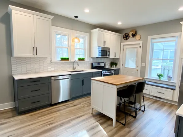 1004 Church St, Saint Joseph, MI 49085