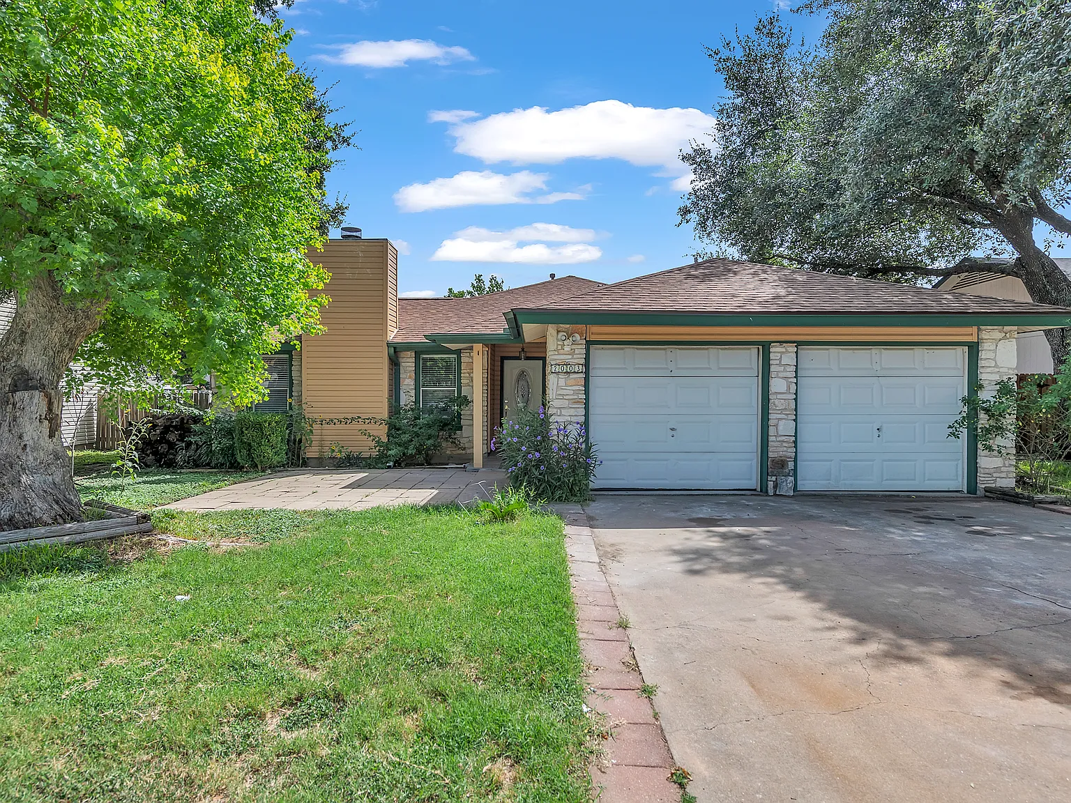 3 bed, 2.0 bath, 1542 sqft, $2,000 — Photo 1
