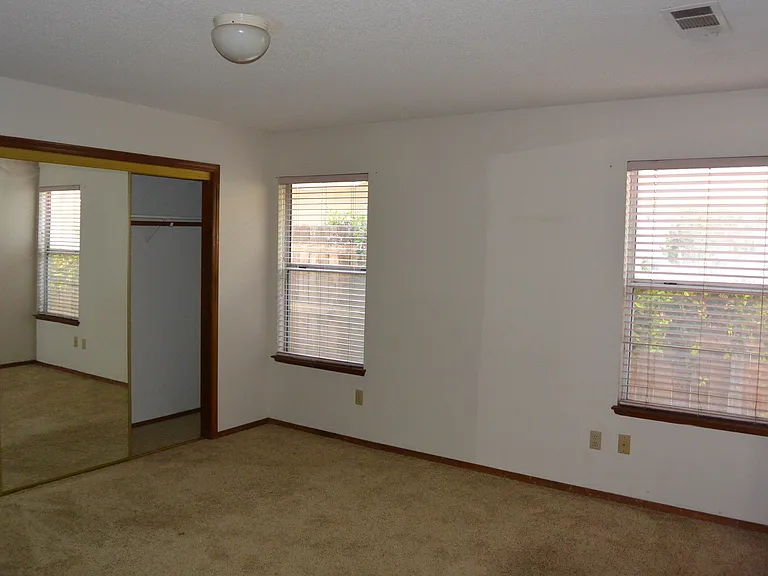 6025 W Paradise Ave — Photo 6