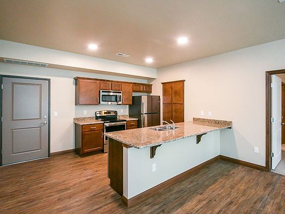 5th image of 405 Ashley Ct Unit 205