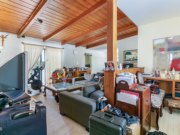 3rd image of 180 Coral View St