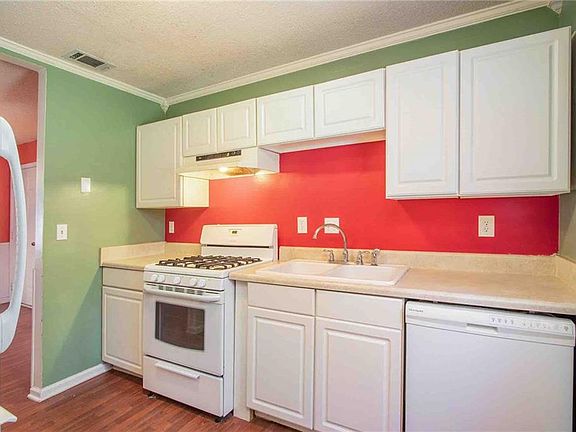 3rd image of 7065 Stonecreek Dr