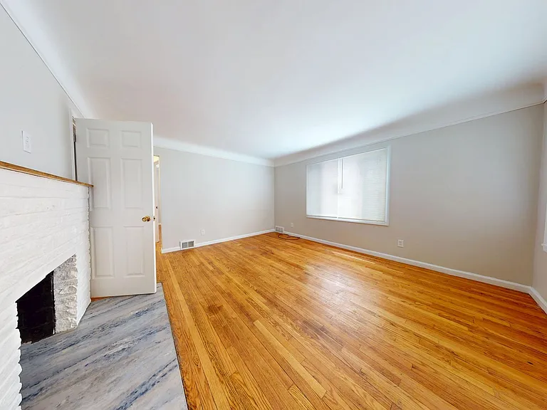 11728 Minden St — Photo 6