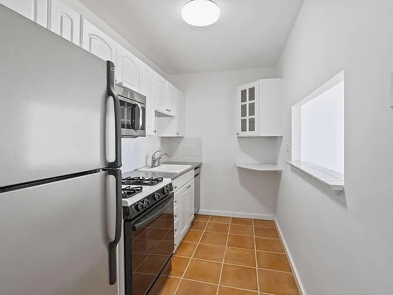 8 Whittier Pl #21G — Photo 11