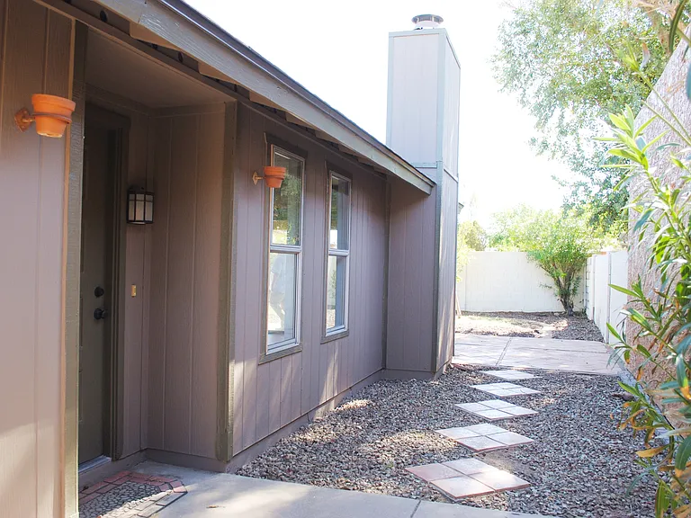 2121 N Villas Ln — Photo 30