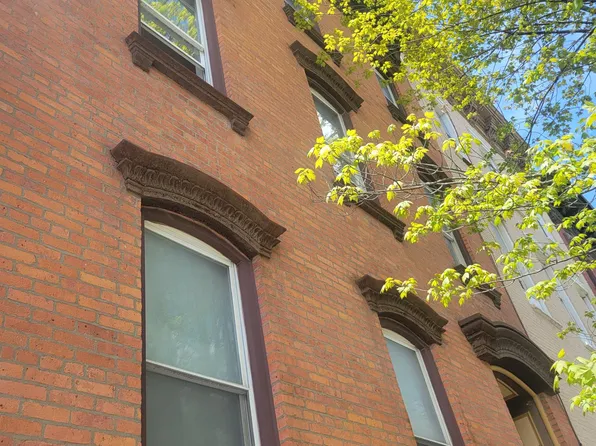 153 1st St #3, Troy, NY 12180