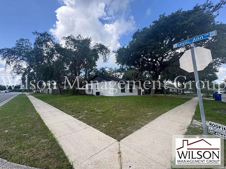 1013 Arizona Ct — Photo 2
