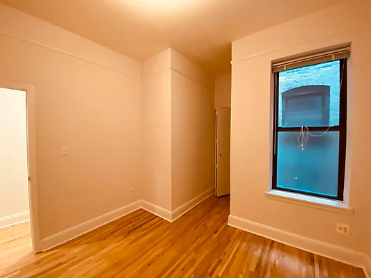 Rented by Metropolis Real Estate of Manhattan | media 20