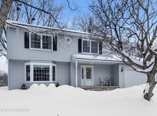 321 Carriage Hill Rd, Naperville, IL 60565