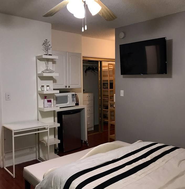 2nd image of 807 N Alfred St APT 9A