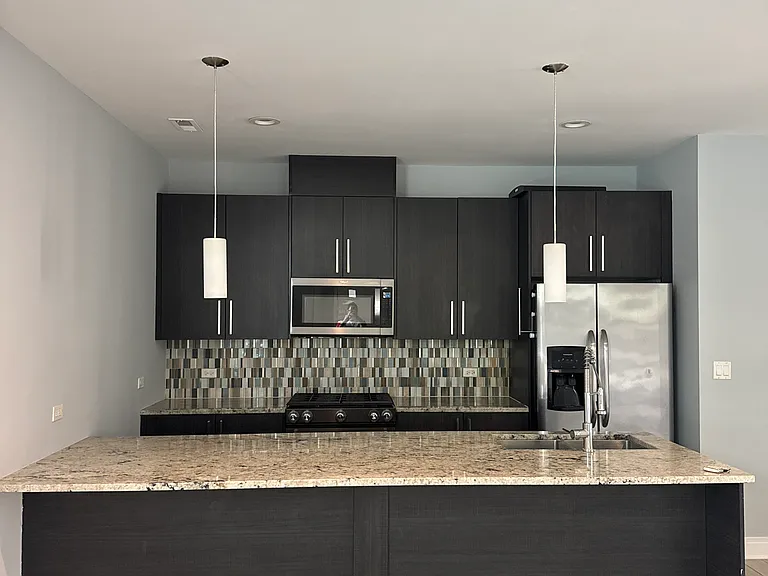 6212 S Greenwood Ave — Photo 2