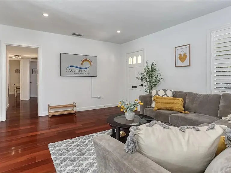 4014 W Palmira Ave — Photo 6