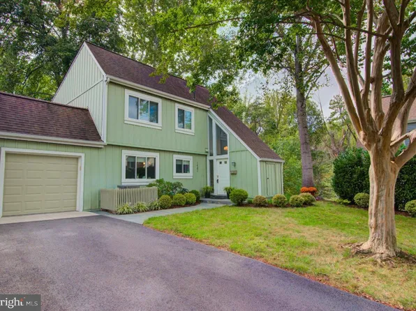 1442 Yellowwood Ct, Reston, VA 20190
