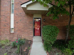 12395 Sparrowwood Ct, Saint Louis, MO 63146