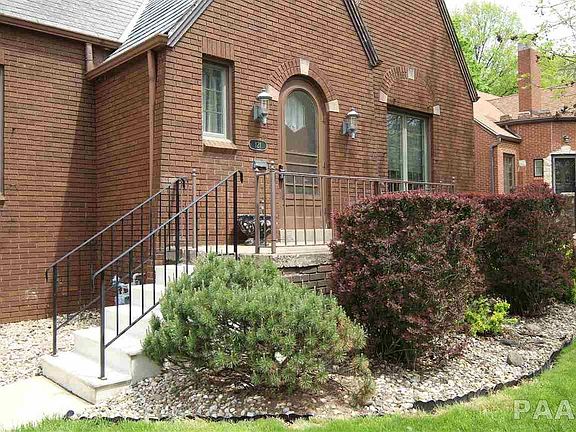 3rd image of 121 E Ellington Dr
