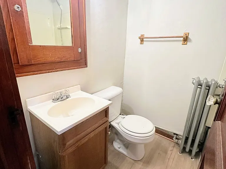 822 Pine St — Photo 11