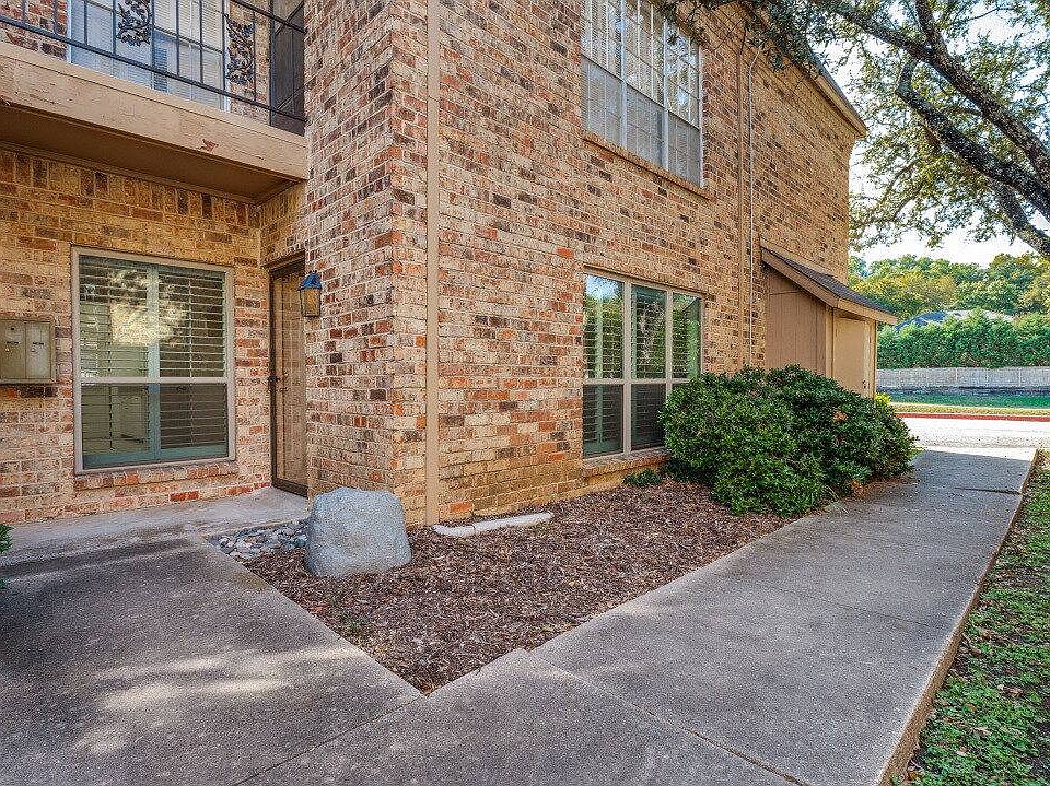 1st image of 4409 Bellaire Dr S APT 113