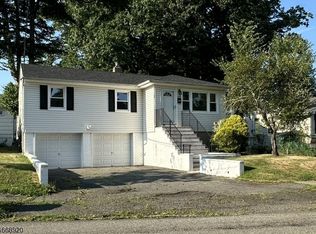 206 Lake Shore Dr, Lake Hiawatha, NJ 07034