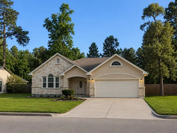 1840 Green Briar Dr, Huntsville, TX 77340