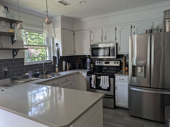 4th image of 1221 Reston Ct