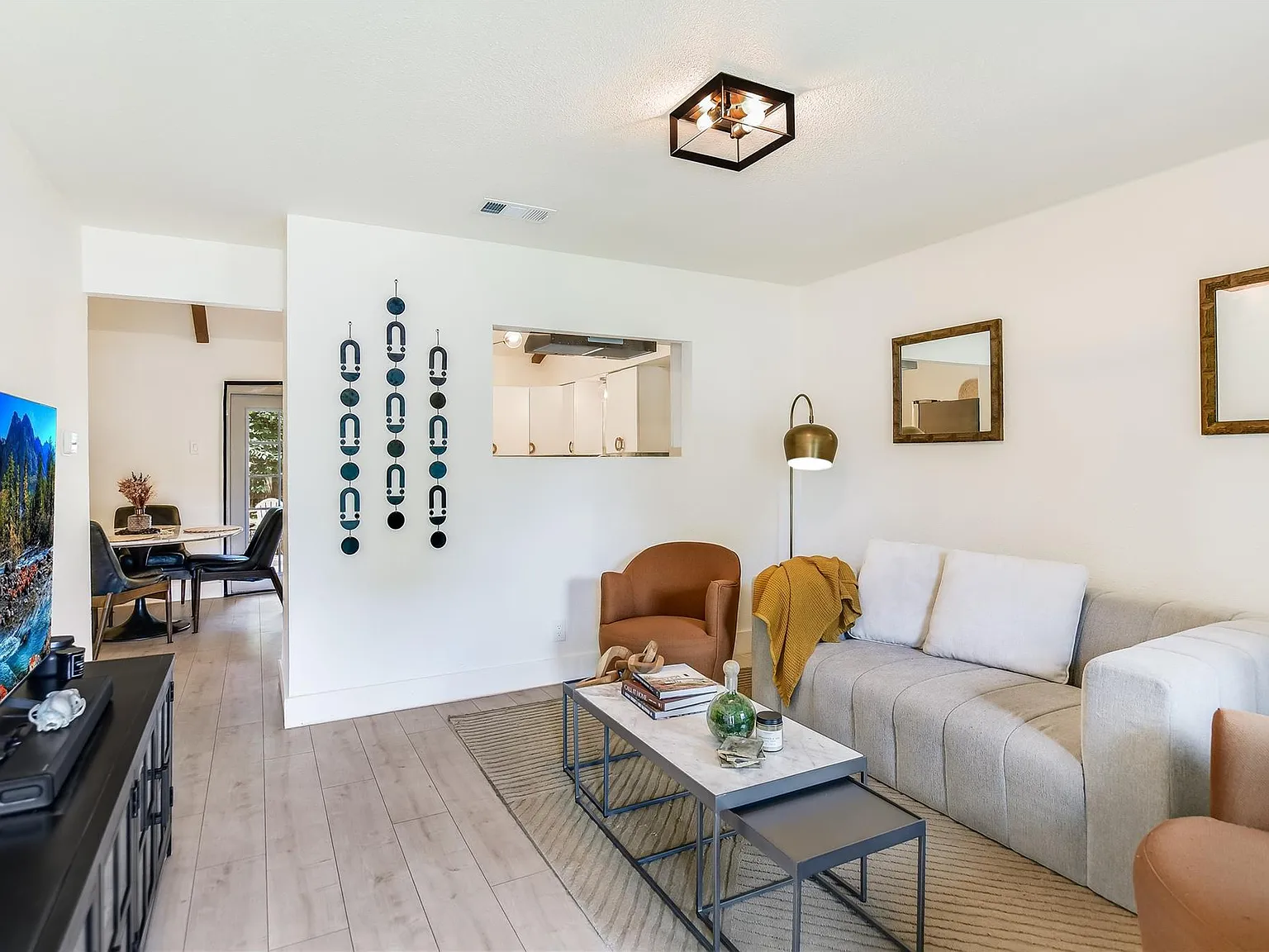 4 bed, 2.0 bath, 1182 sqft, $2,700 — Photo 3