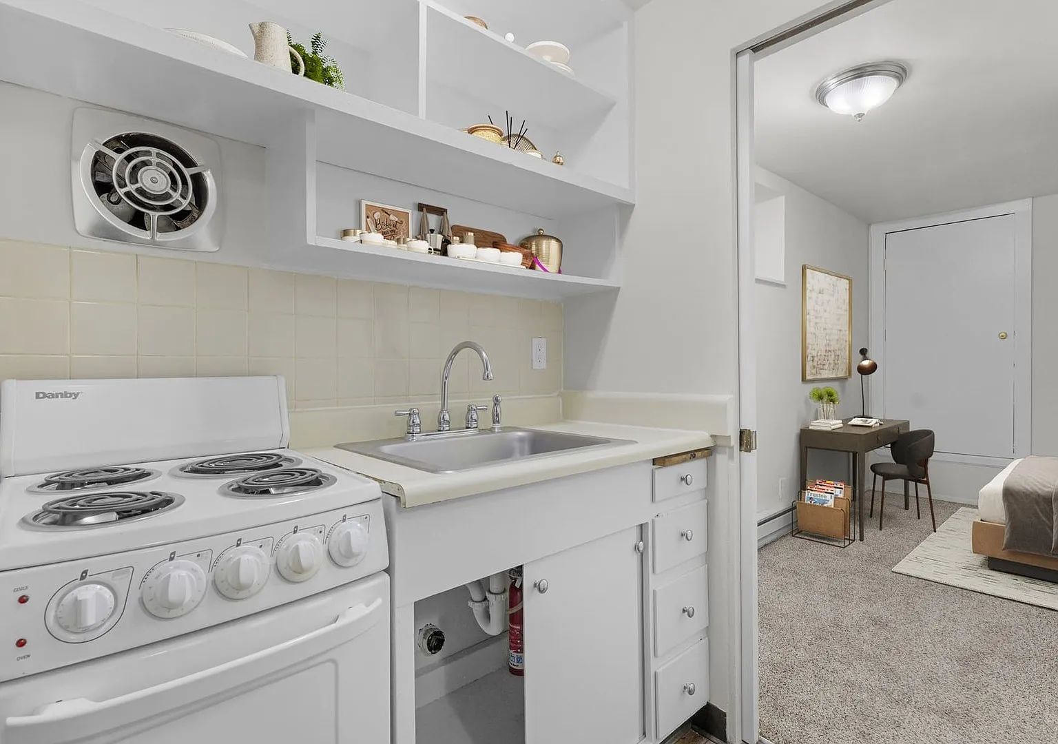 Convenient One-Bedroom Living Near the University of Washington — Photo 3