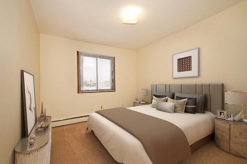 3rd image of 1319 E Hennepin Ave #319