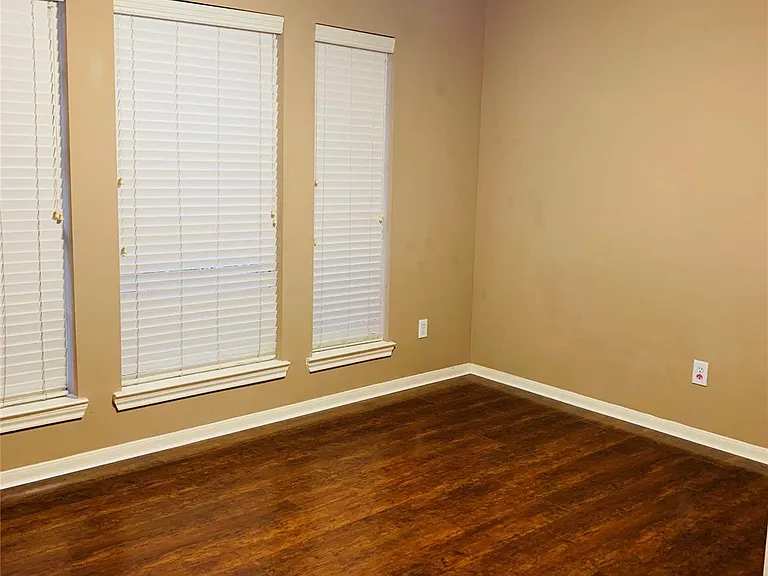 731 Annies Way — Photo 32