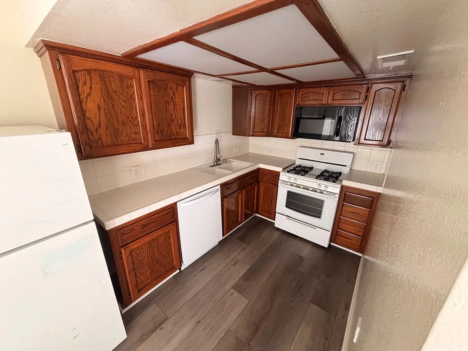 2 bed, 1.5 bath, $2,295 — Photo 3