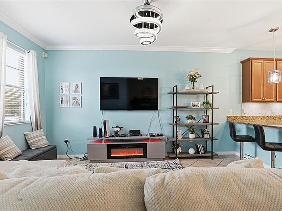 3rd image of 4390 FENNWOOD COURT