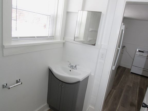 2nd image of 2901 High St #5