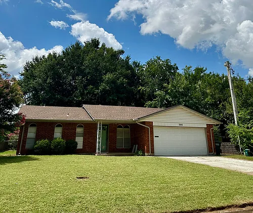300 Brentwood Dr Photo 1