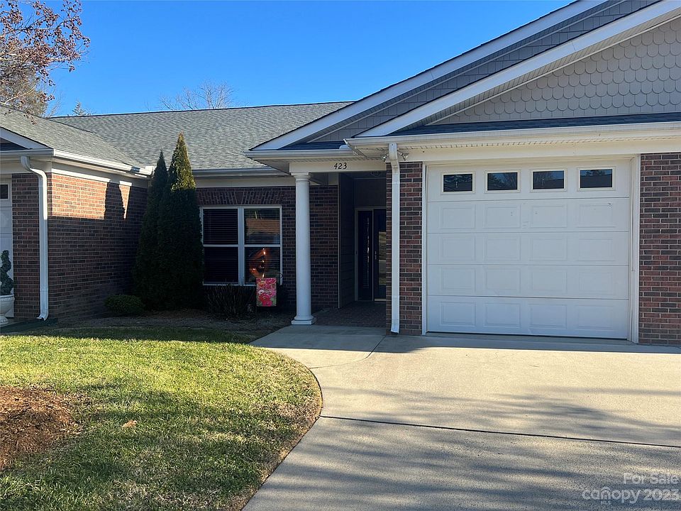 2nd image of 423 Wyndham Pl
