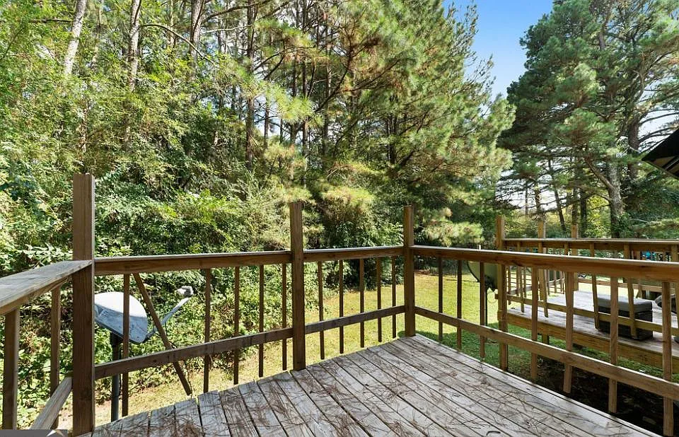 3 bed, 1.5 bath, 1000 sqft, $1,300 — Photo 3
