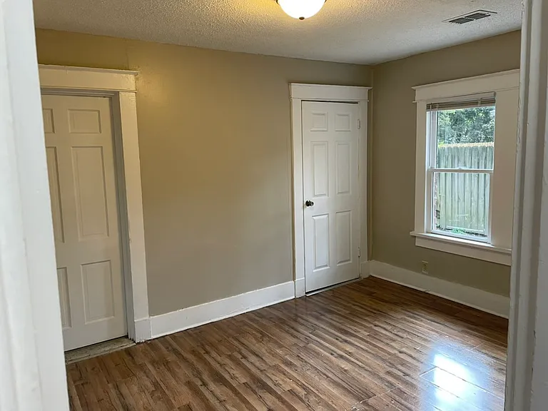 482 Marianna St — Photo 5
