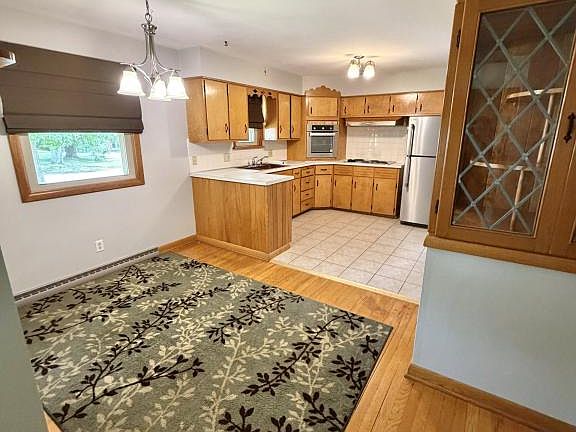 5th image of 32 Orchard Dr