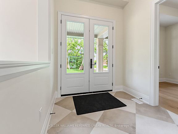 4th image of 1429 Dundas Cres