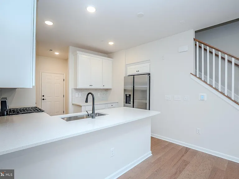 507 Reading Ct — Photo 9