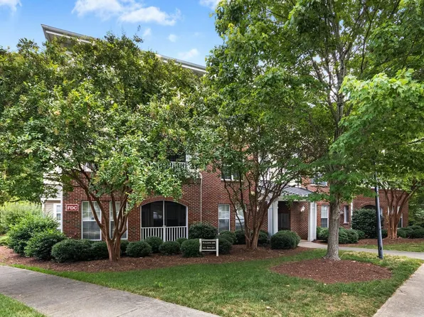 613 Ives Ct, Chapel Hill, NC 27514