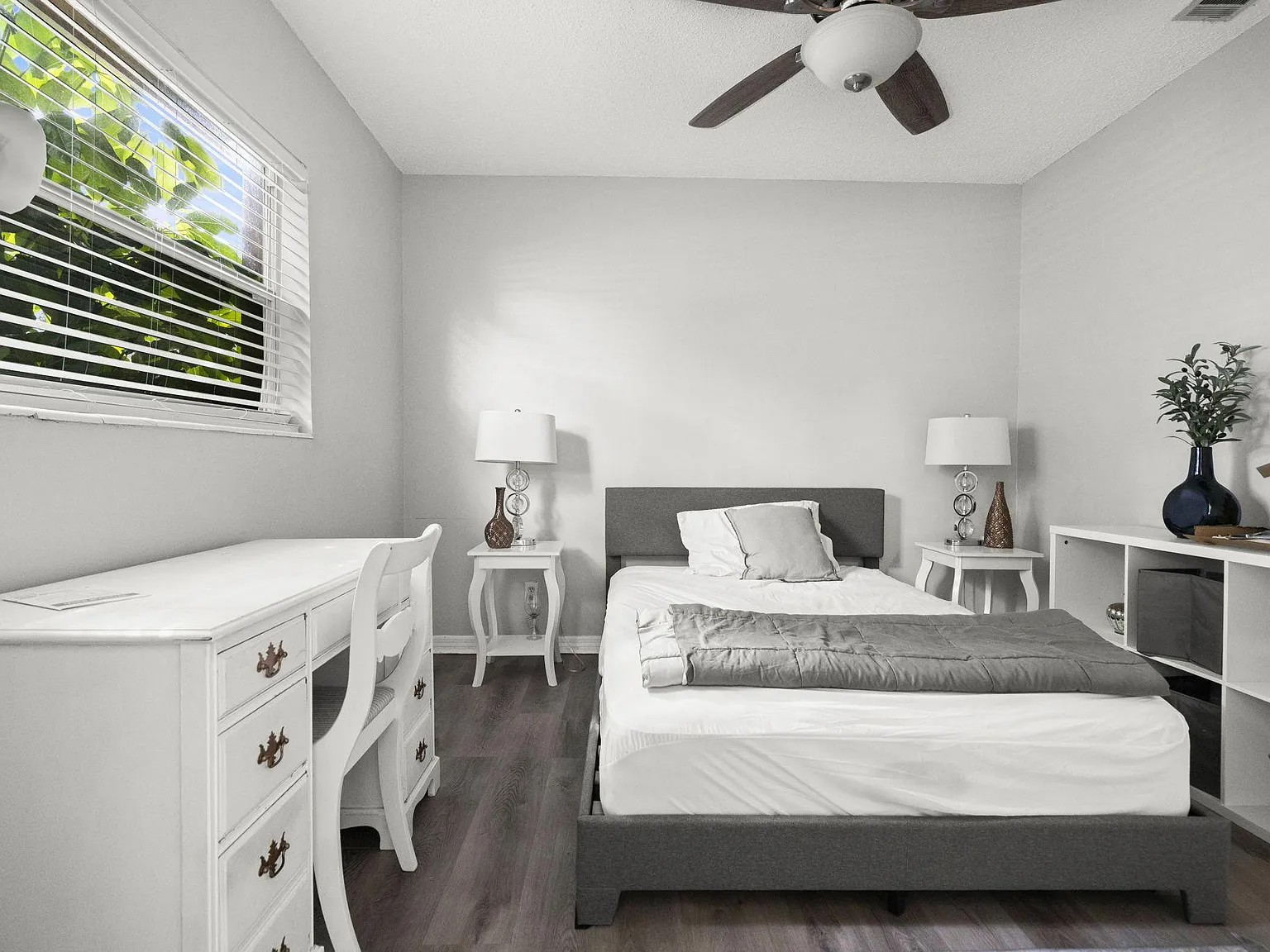 4 bed, 2.0 bath, 1200 sqft, $1,001 — Photo 2