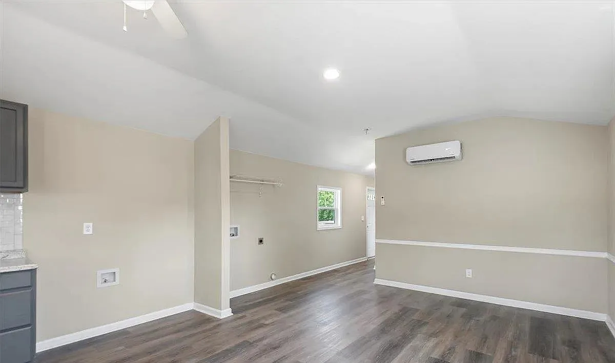2 bed, 890 sqft, $1,250 — Photo 2