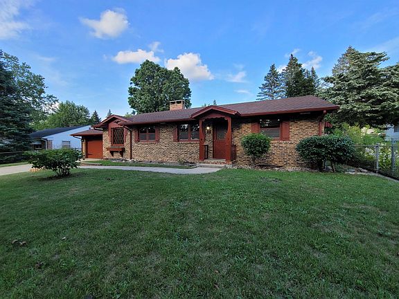 2nd image of 814 Woodland Dr