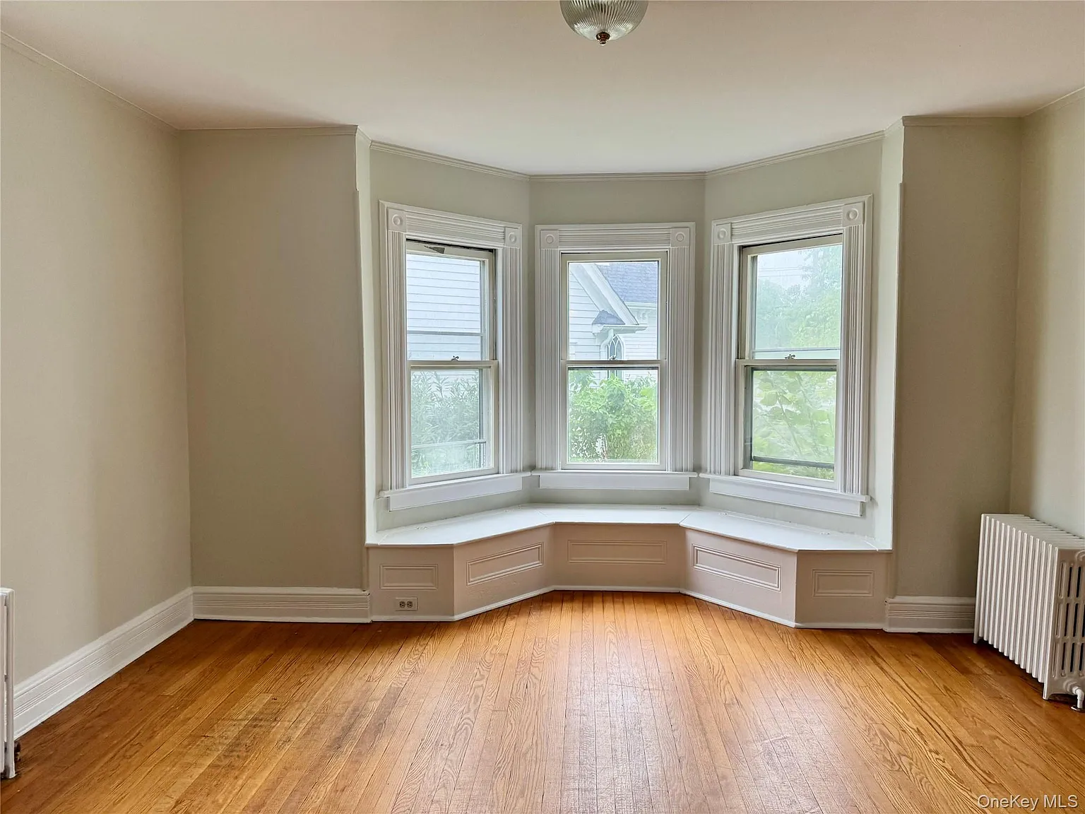 4 bed, 1.5 bath, 2000 sqft, $4,000 — Photo 3