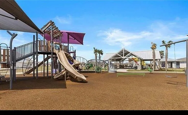 408 Lakeshore Vlg E — Photo 24