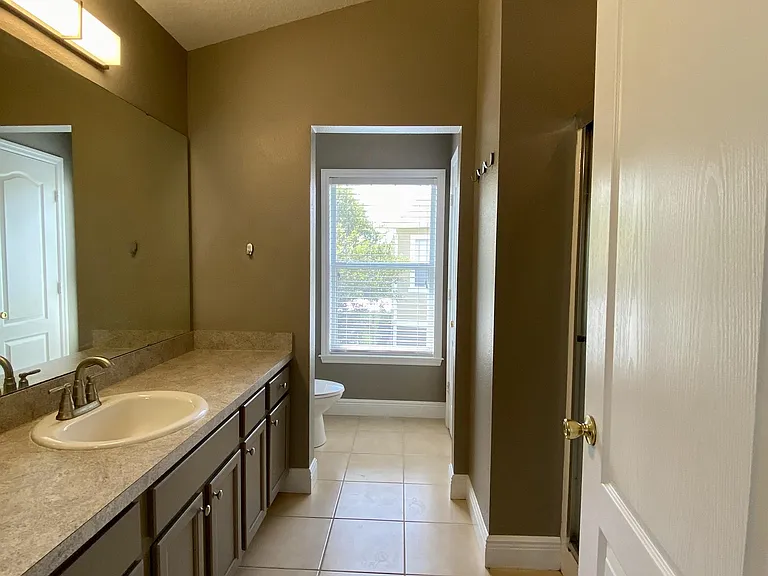 1343 Broken Oak Dr #B — Photo 10