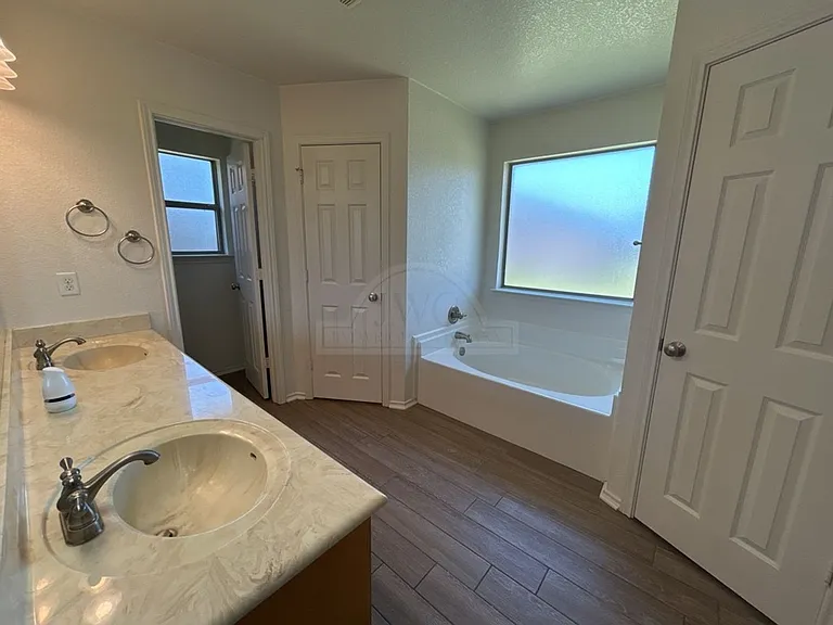 10105 Diana Dr — Photo 25