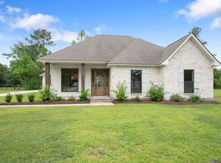7258 Riverbank Dr, Denham Springs, LA 70706