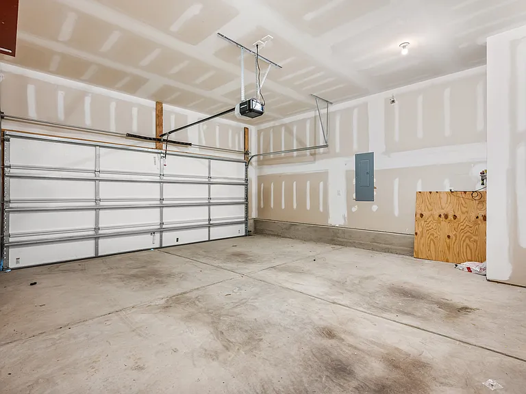 4008 Passenger Pl — Photo 35