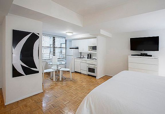 4th image of 150 W 51st St APT 710