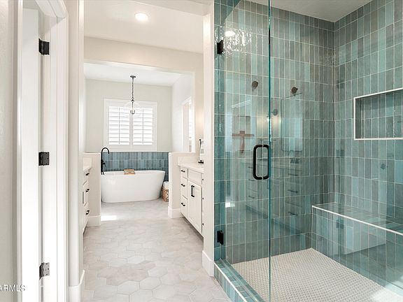 3rd image of 14885 W DREYFUS Street